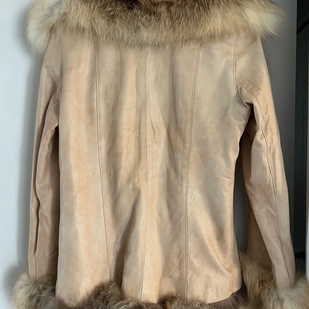 High quality leather fur coat. Bought at paparazzi for big sky Montana.